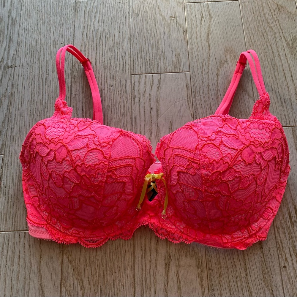 New Victoria’s Secret Very Sexy Push-Up Bra Pink Lace